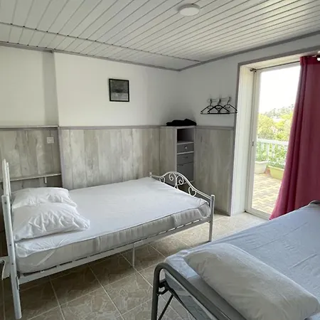 5 Pers, Acces Prive Au Lac, Piscine - Fr-1-822-16 * אספארו-דה-ורדו